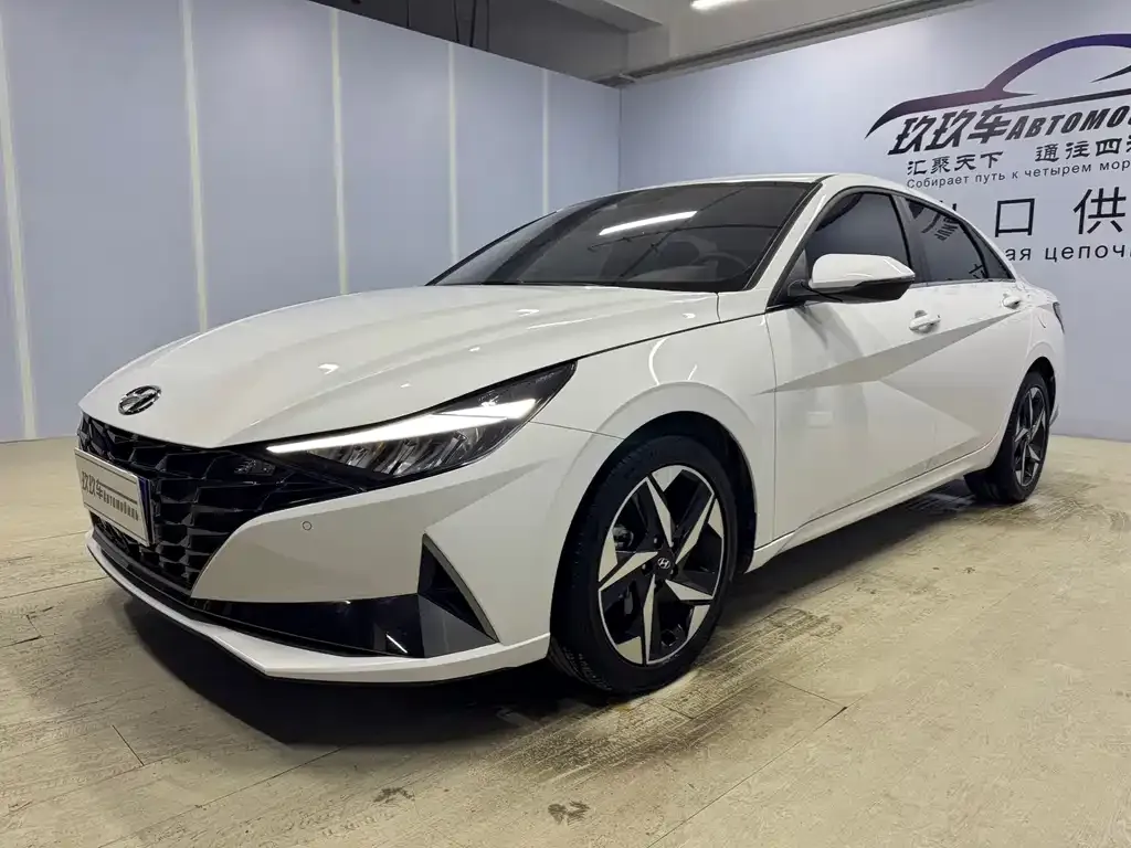 Hyundai Elantra 2023 из CN, фото 1