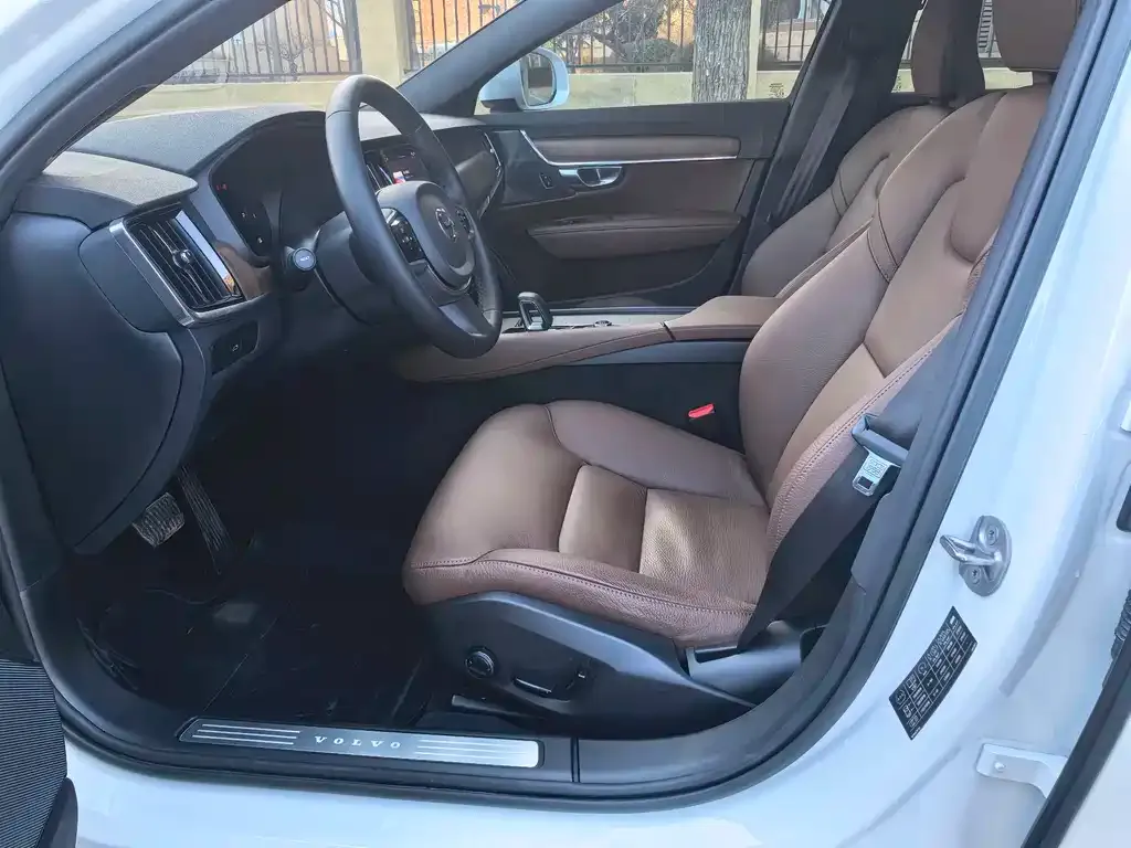 Volvo V90 2023 из CN, фото 9