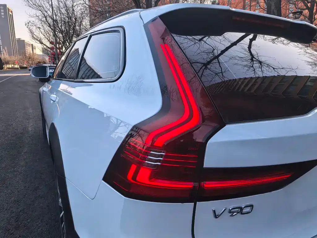 Volvo V90 2023 из CN, фото 5