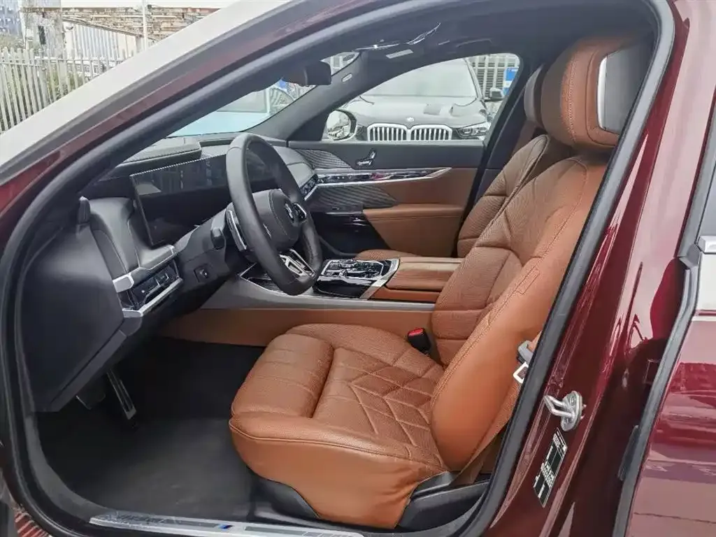 BMW 7 Series 2025 из CN, фото 8