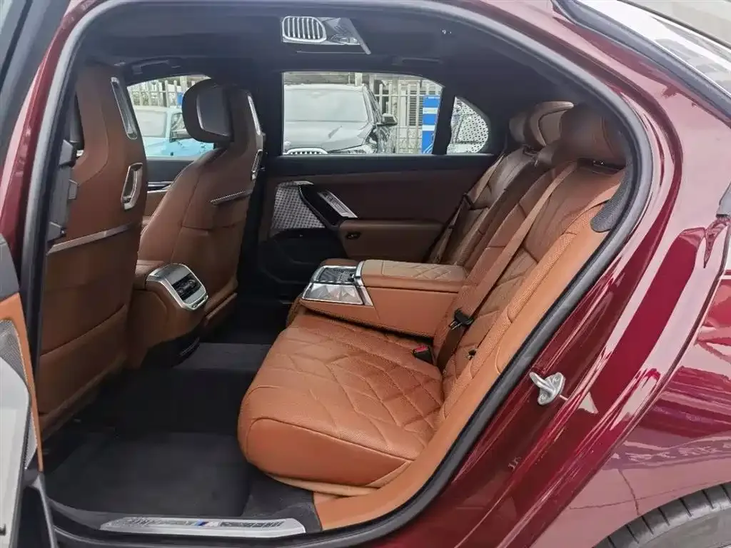 BMW 7 Series 2025 из CN, фото 9