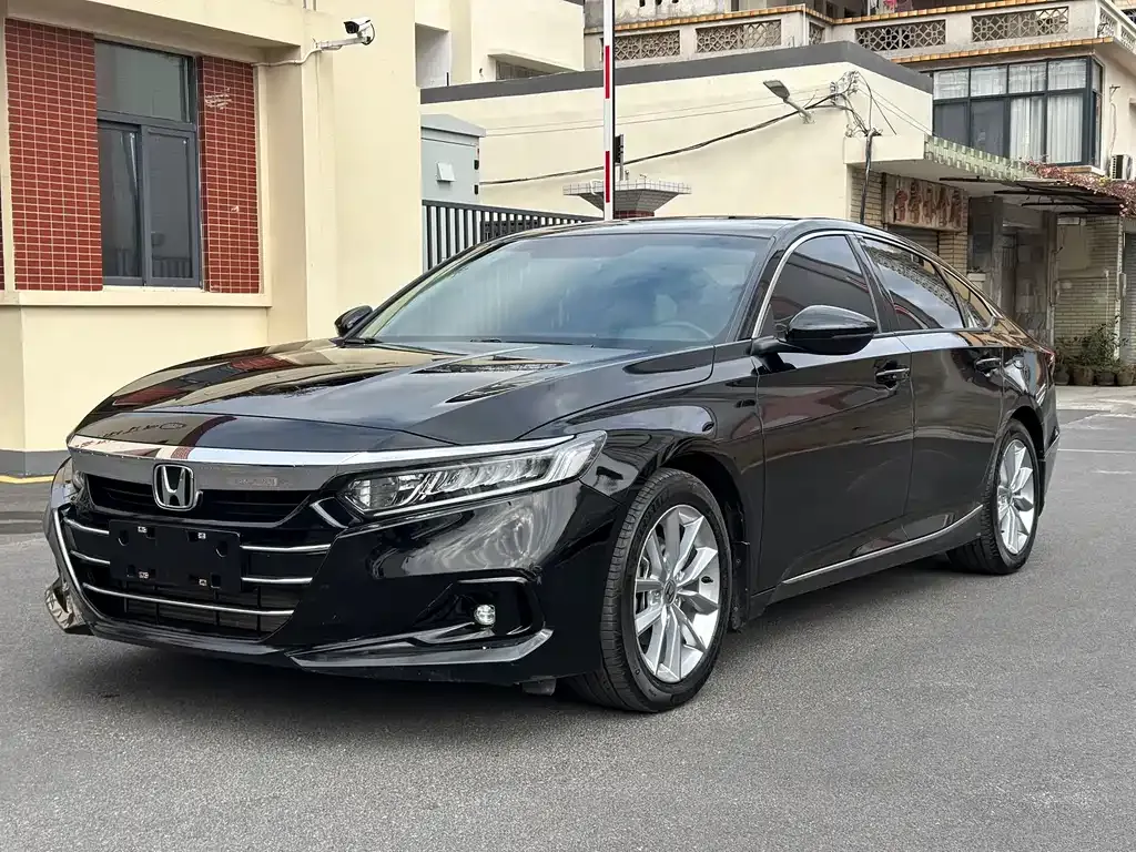 Honda Accord — фото 1