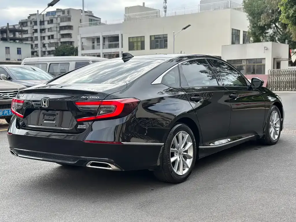 Honda Accord — фото 10