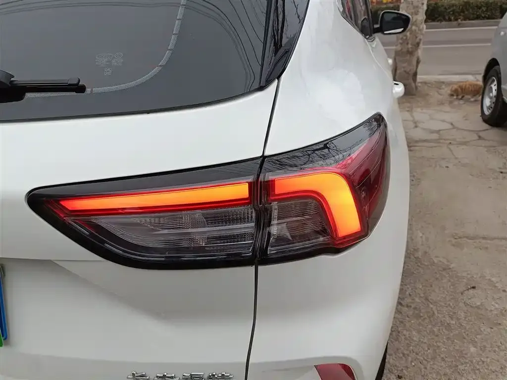 Ford Escape 2024 из CN, фото 2