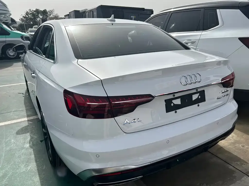 Audi A4L 2023 из CN, фото 5