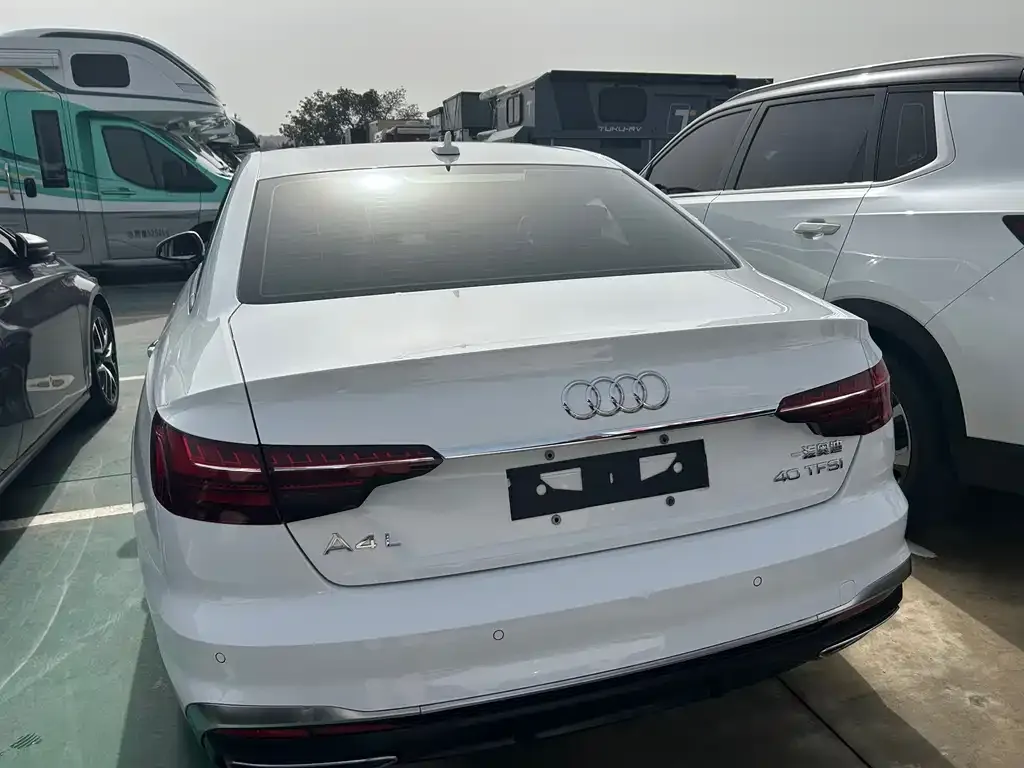 Audi A4L 2023 из CN, фото 2