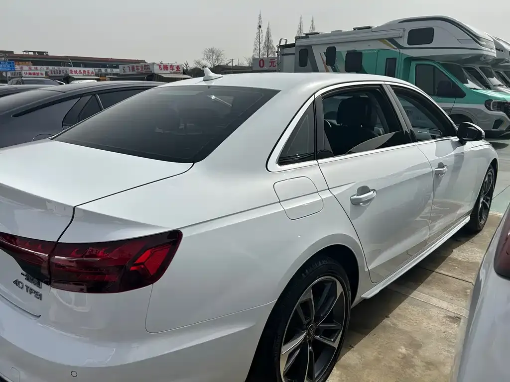 Audi A4L 2023 из CN, фото 4