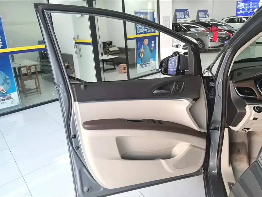 Buick GL8 2022 из CN, фото 10