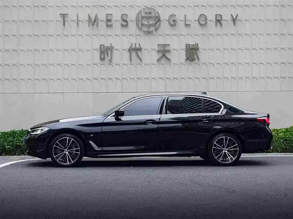 BMW 5 Series — фото 10