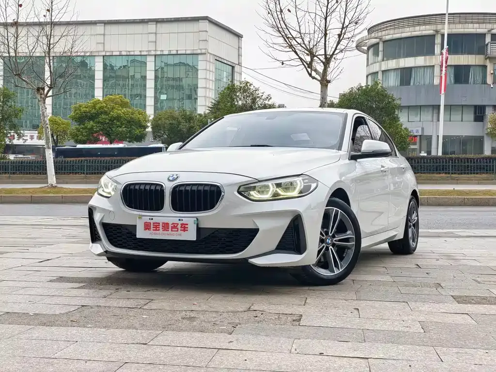 BMW 1 Series 2022 из CN, фото 1
