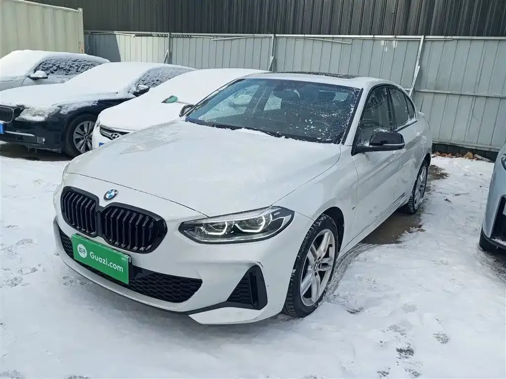 BMW 1 Series 2023 из CN, фото 1