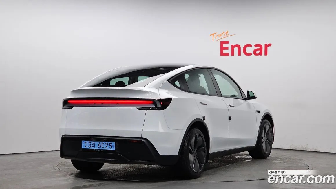 Tesla Model Y — фото 3