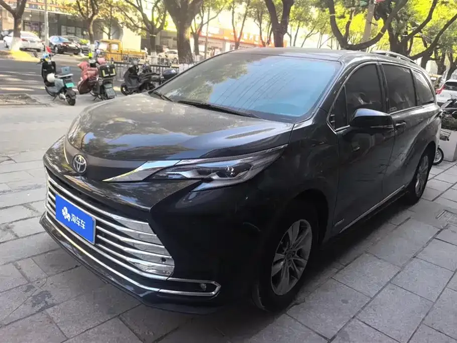 Toyota Sienna 2023 из CN, фото 1