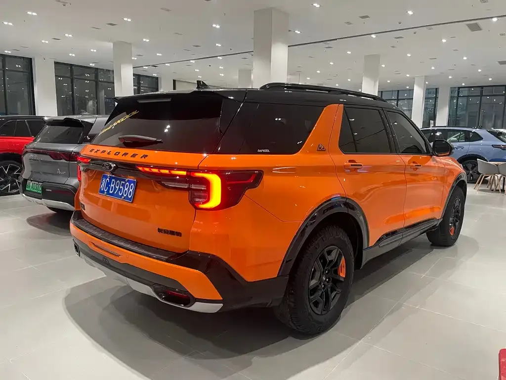 Ford Explorer 2023 из CN, фото 4