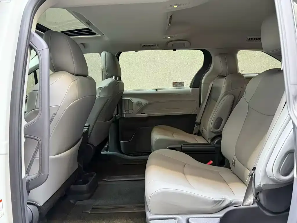 Toyota Granvia 2025 из CN, фото 2