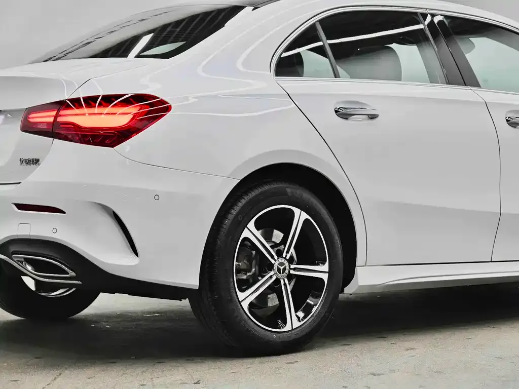 Mercedes-Benz A-Class — фото 8