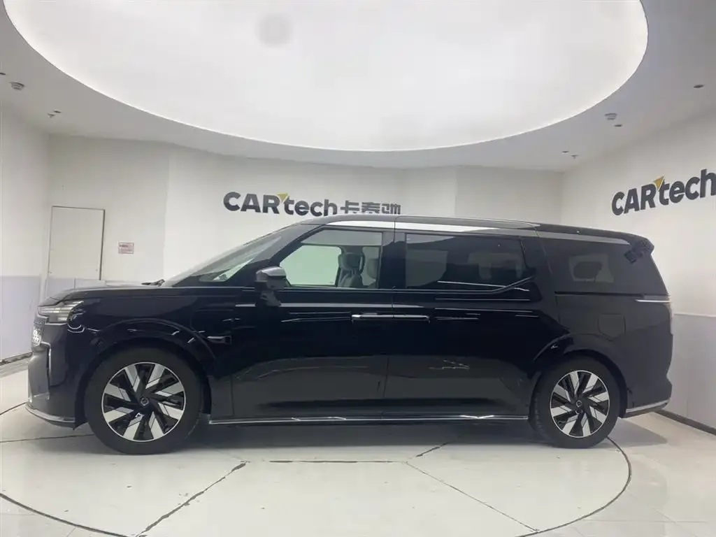 Volvo EM90 2025 из CN, фото 7