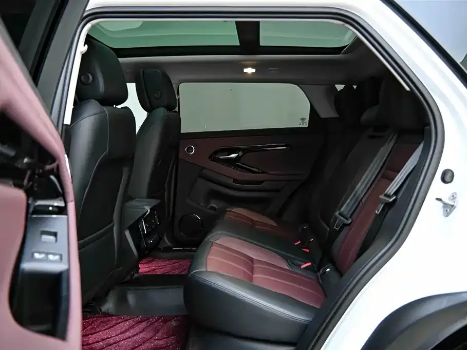 Land Rover Evoque 2024 из CN, фото 3