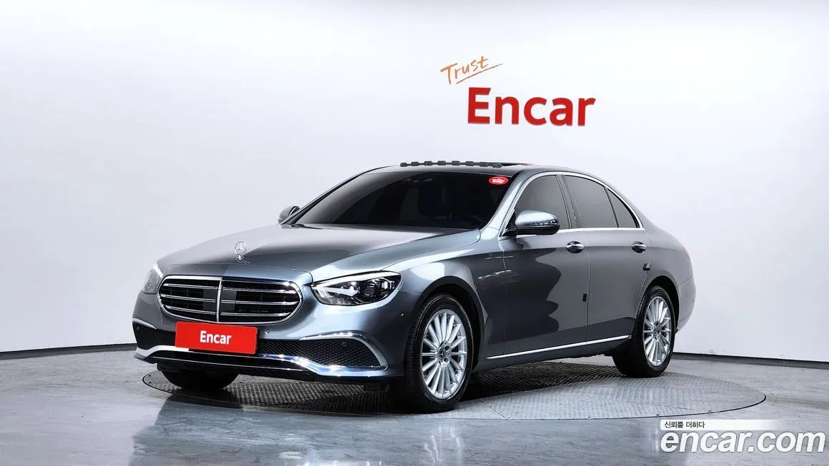 Mercedes-Benz E-Class — фото 1