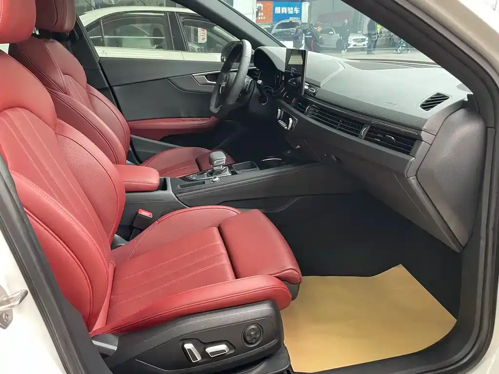 Audi A4L 2024 из CN, фото 3