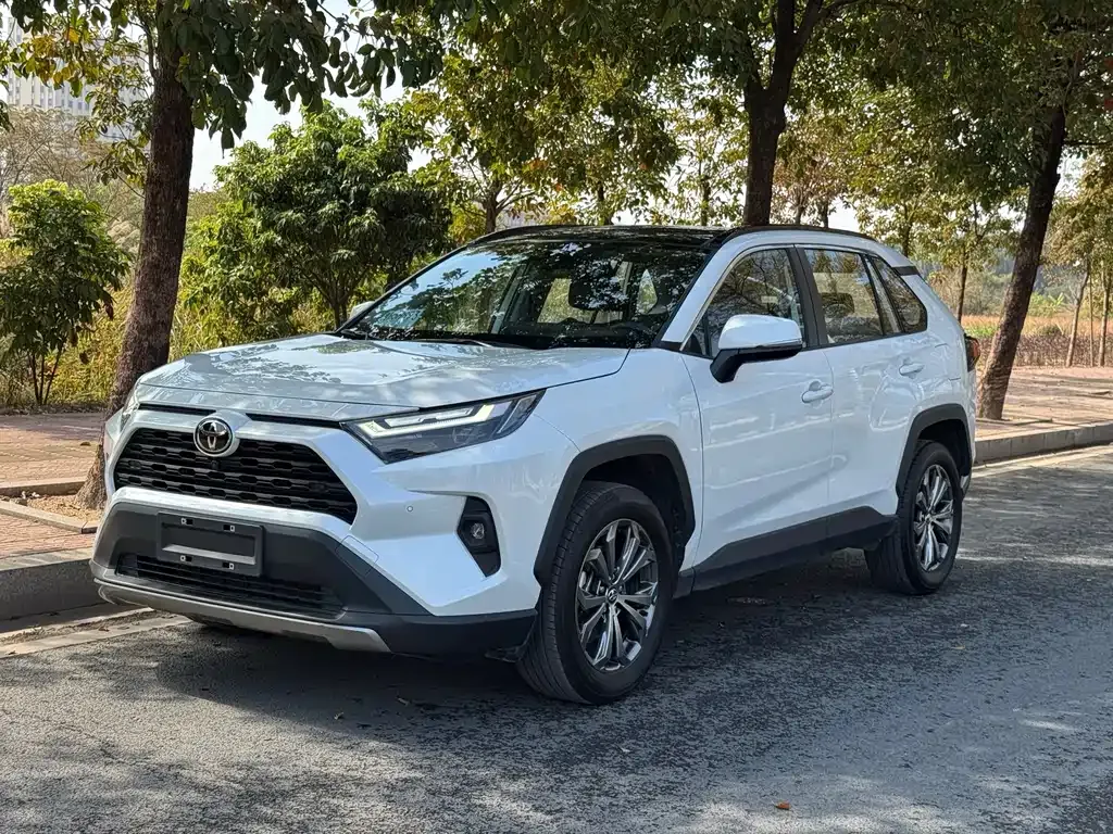 Toyota RAV4 — фото 1