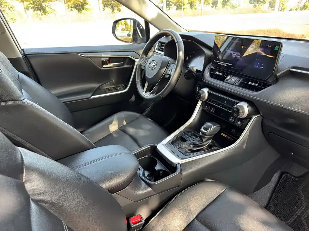 Toyota RAV4 — фото 9