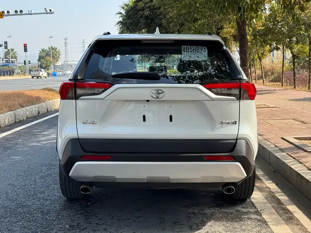 Toyota RAV4 — фото 3
