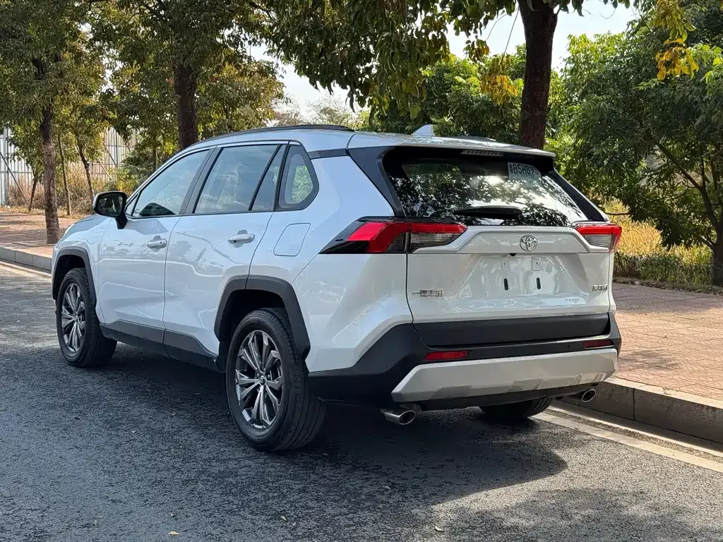 Toyota RAV4 — фото 4