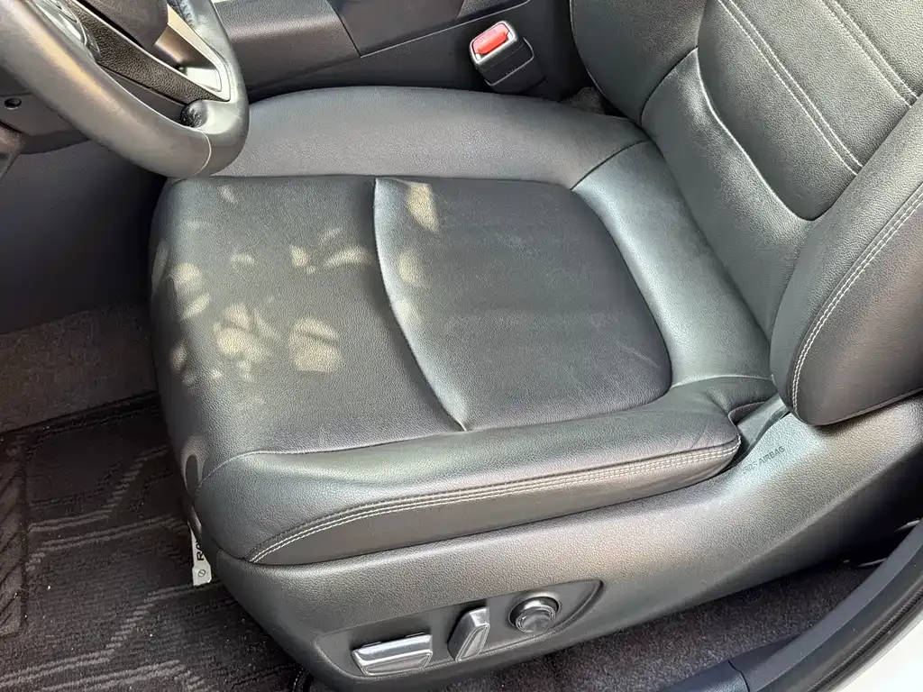 Toyota RAV4 — фото 7
