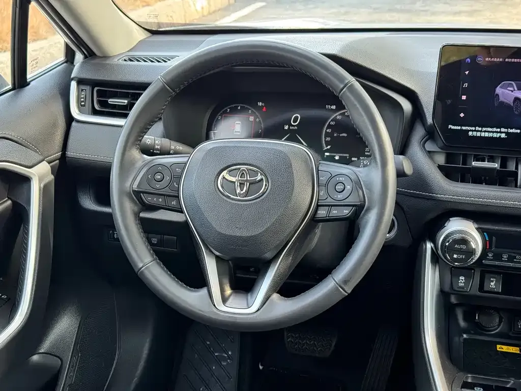 Toyota RAV4 — фото 10