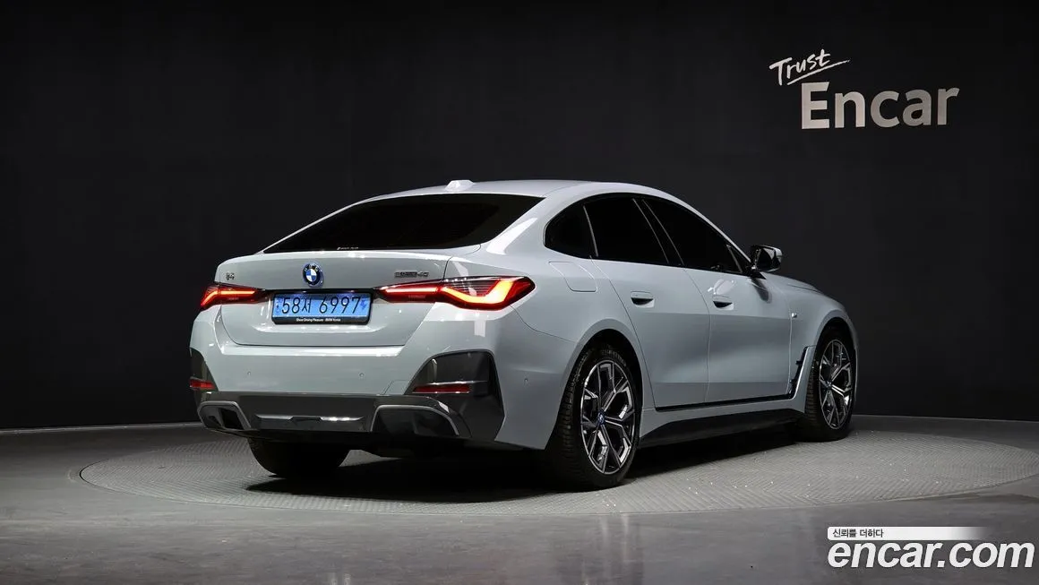 BMW i4 — фото 8