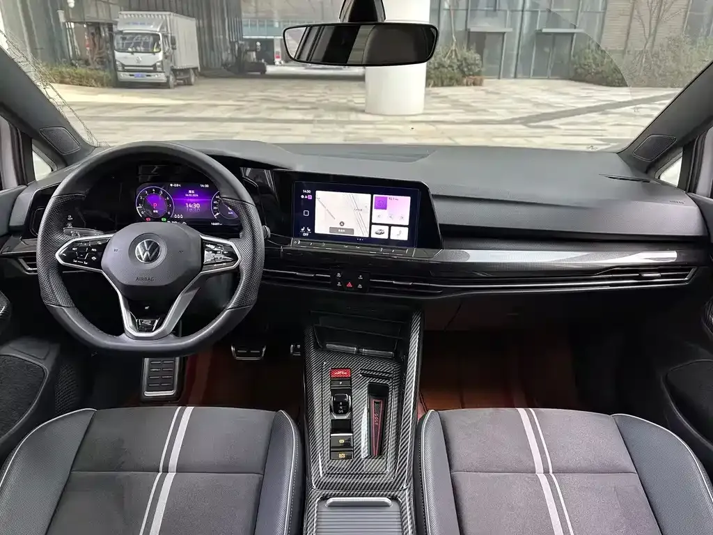 Volkswagen Golf 2023 из CN, фото 4