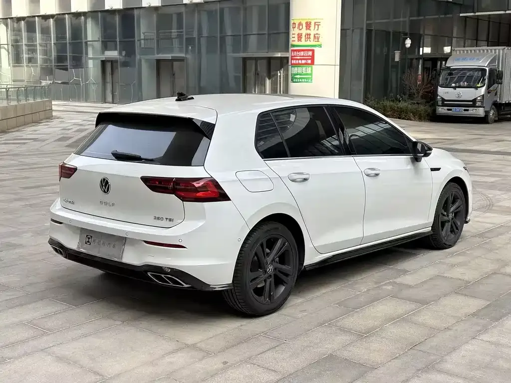 Volkswagen Golf 2023 из CN, фото 6