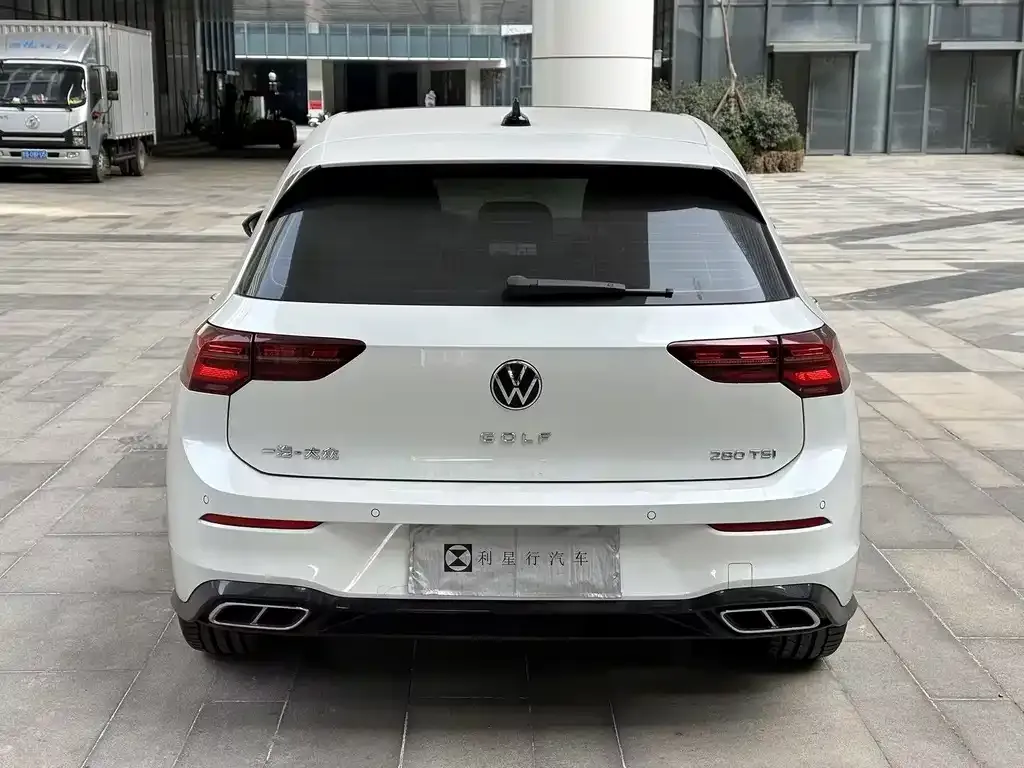 Volkswagen Golf 2023 из CN, фото 7