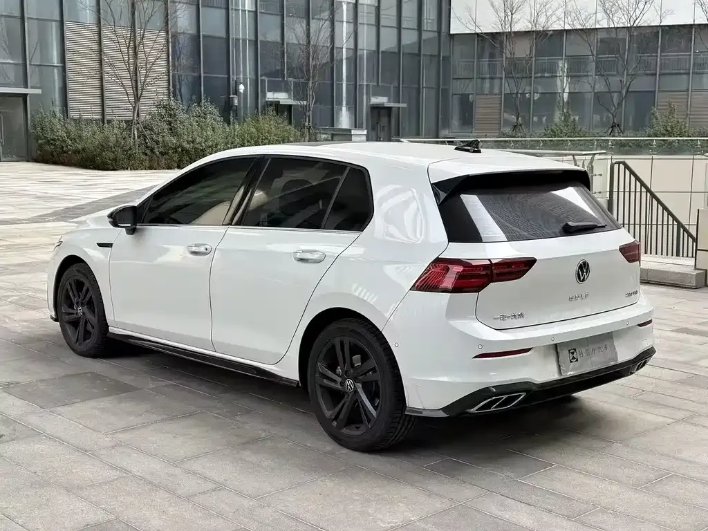 Volkswagen Golf 2023 из CN, фото 3