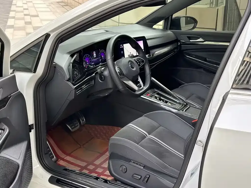Volkswagen Golf 2023 из CN, фото 2