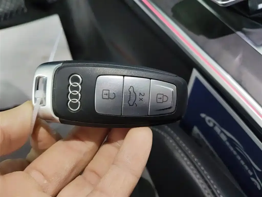 Audi A6L 2023 из CN, фото 4