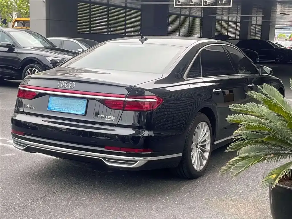 Audi A8 2021 из CN, фото 10