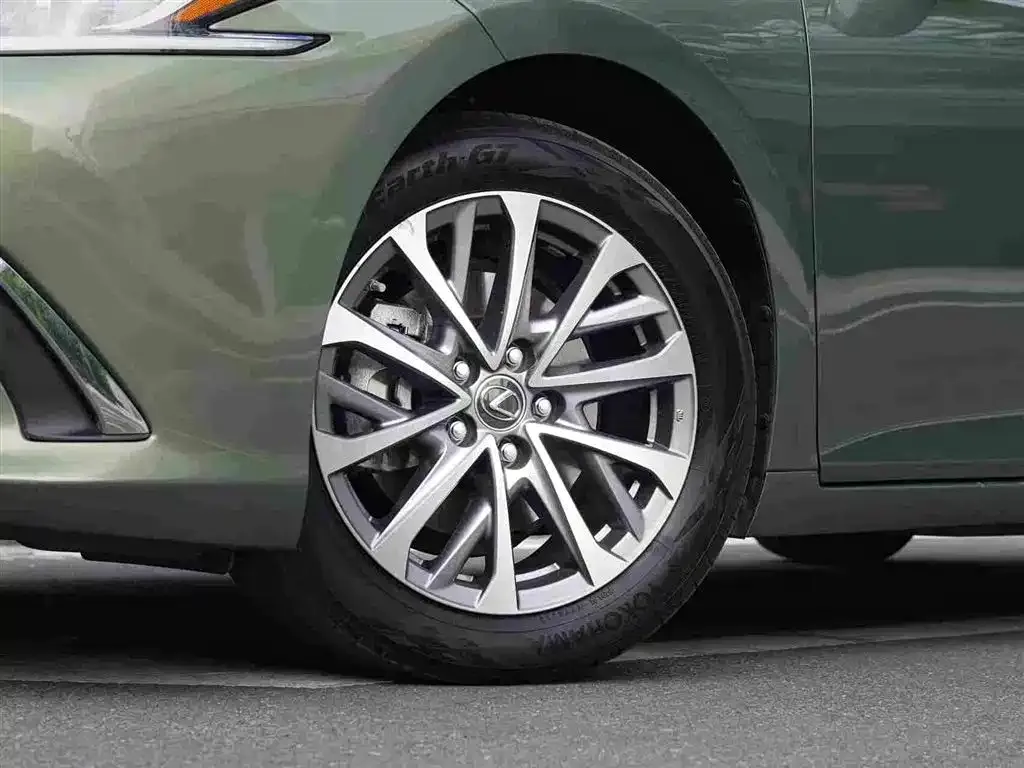 Lexus ES — фото 10
