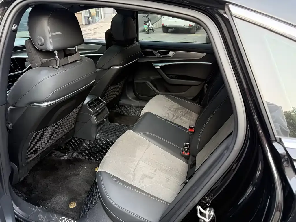 Audi A6L 2023 из CN, фото 3