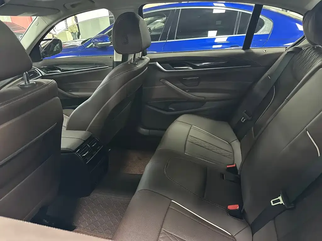 BMW 5 Series 2024 из CN, фото 2