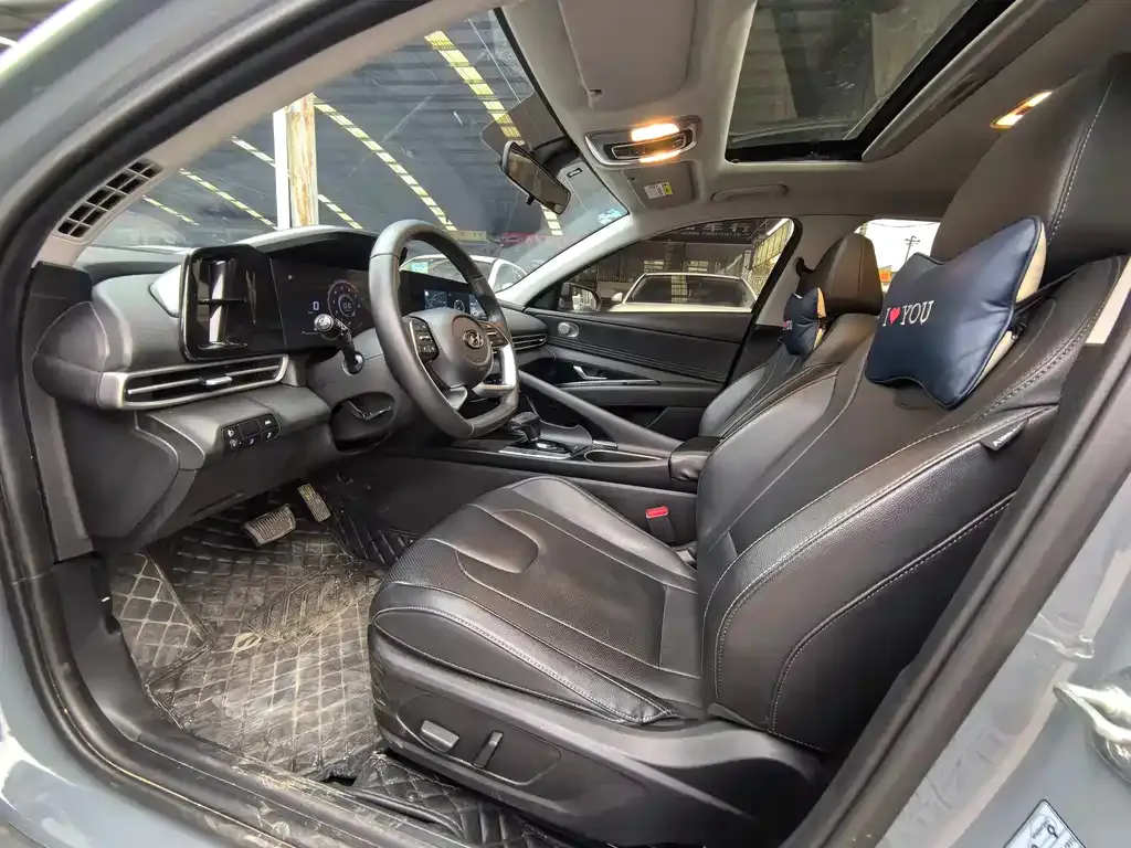 Hyundai Elantra 2023 из CN, фото 4