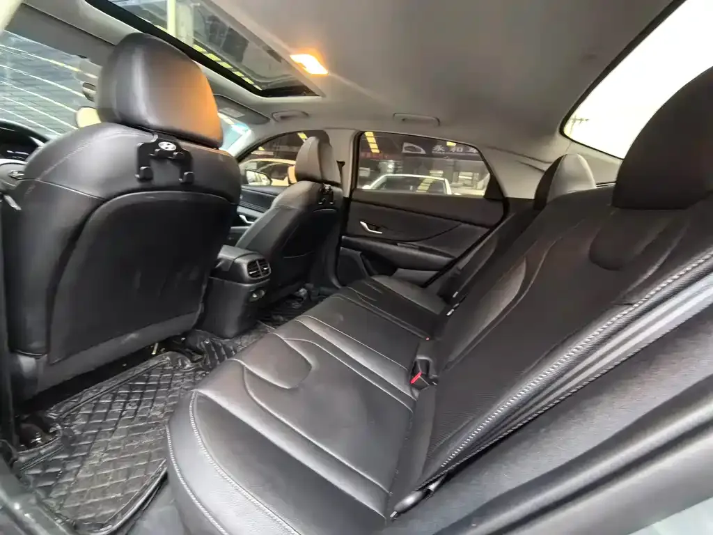 Hyundai Elantra 2023 из CN, фото 3