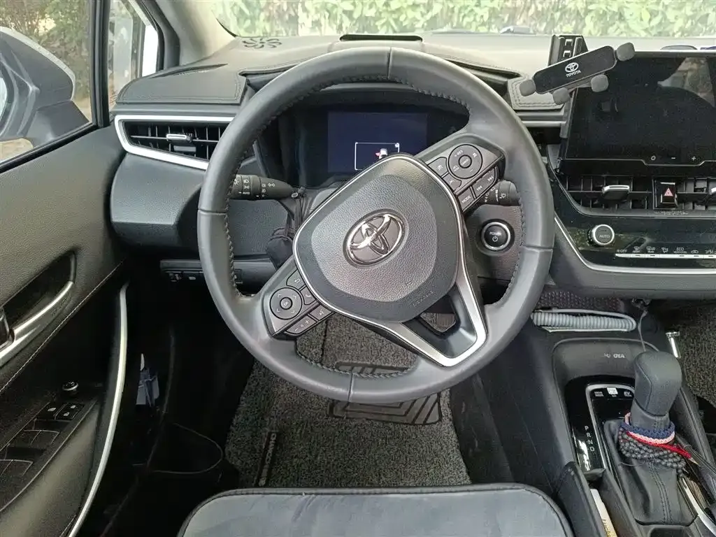Toyota Corolla — фото 10