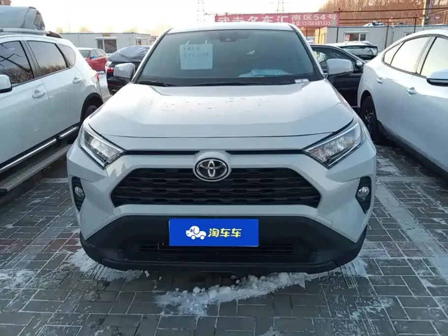 Toyota RAV4 — фото 9