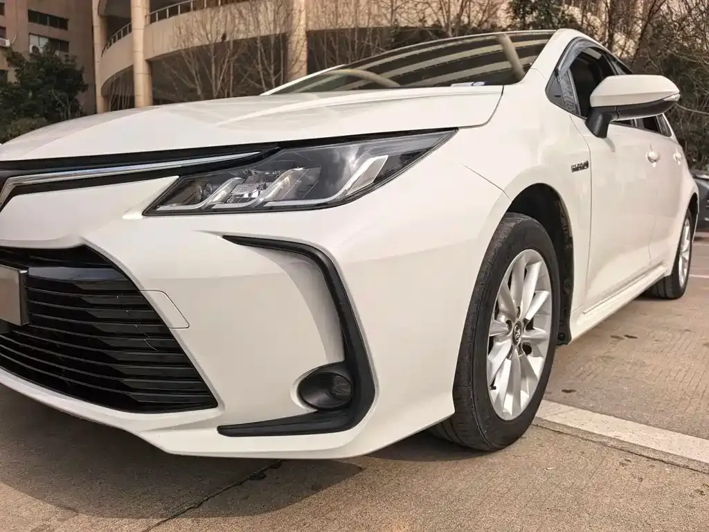 Toyota Corolla — фото 5