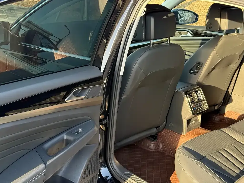 Volkswagen Passat 2024 из CN, фото 7