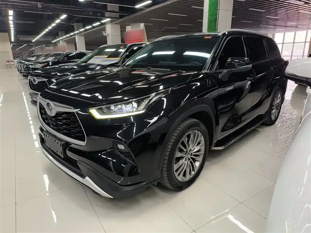 Toyota Highlander — фото 1