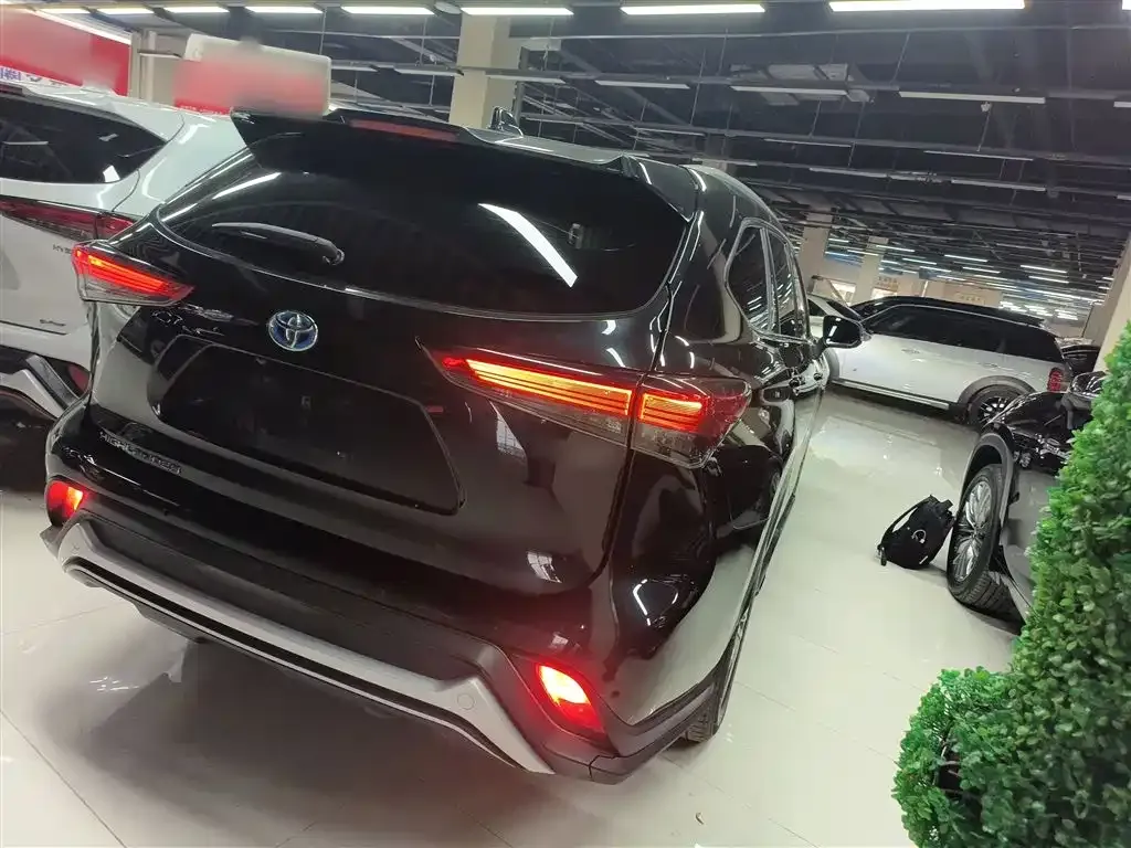 Toyota Highlander — фото 10
