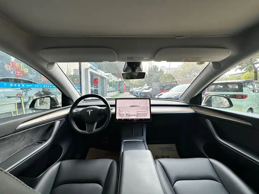 Tesla Model Y — фото 5